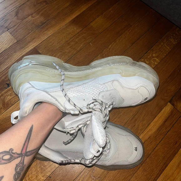 BALENCIAGA TRIPLE S clear sole sneaker - Picture 14 of 15